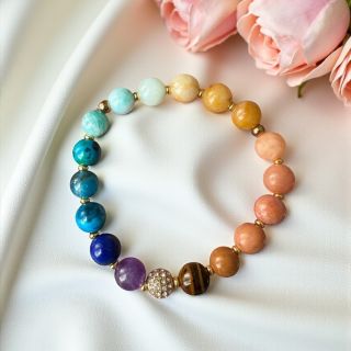 Apatit pro sebedůvěru a inspiraci. Ametyst pro intuici. Tygří oko pro odvahu. Amazonit pro naději. Každý minerál má svůj...