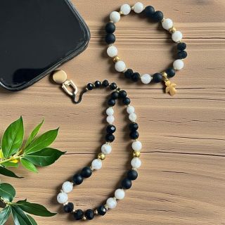 Nejen ručku lze ozdobit mými výrobky z minerálů. A tak Vám s radostí představuji můj nový výrobek - řetízek na mobil. Je...