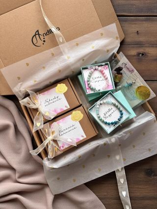 Miluji chvíle, kdy chystám Vaše balíčky. Vždy si představuji, jak se příjemce usměje, když krabičku otevře. Věřím totiž,...