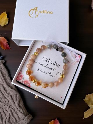 Měla jsem chuť prozářit si pochmurné dny a strávit je u mé nejoblíbenější činnosti - navrhování nových, designových...